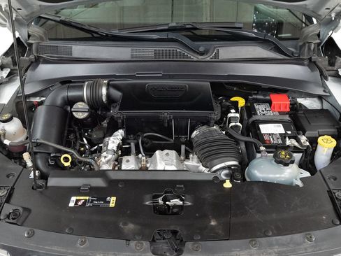 Used 2024 Jeep Compass Latitude AWD/4WD image 3