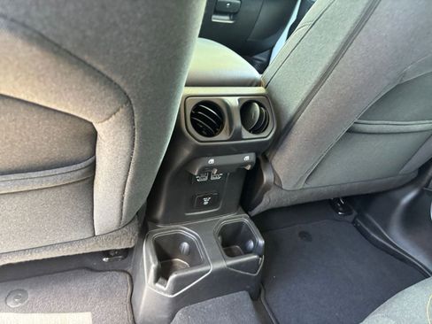 Used 2025 Jeep Wrangler Sahara AWD/4WD image 23