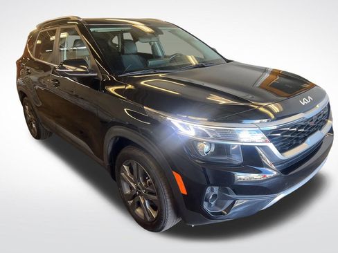 Used 2023 Kia Seltos S w/ Navigation Package FWD image 6