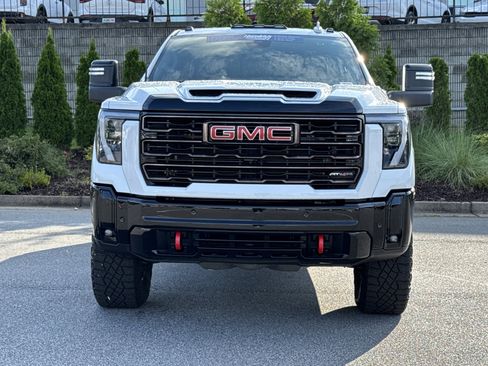 Used 2025 GMC Sierra 2500 AT4X AWD/4WD image 3
