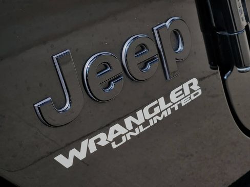 Used 2021 Jeep Wrangler Unlimited Sahara AWD/4WD image 11