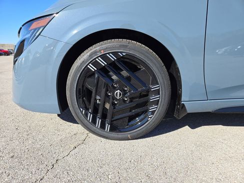 New 2026 Nissan Sentra SR w/ Floor Mat Package FWD image 38