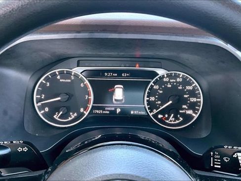 Used 2022 Nissan Rogue SV FWD image 12
