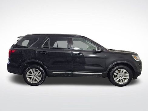Used 2019 Ford Explorer XLT w/ Equipment Group 201A image 8