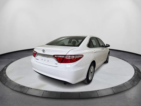 Used 2016 Toyota Camry LE image 5