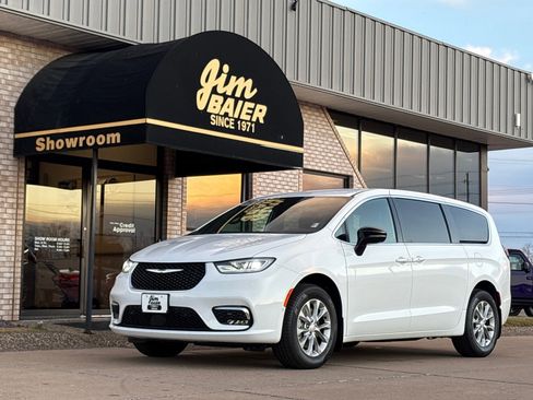 New 2026 Chrysler Pacifica Select image 1