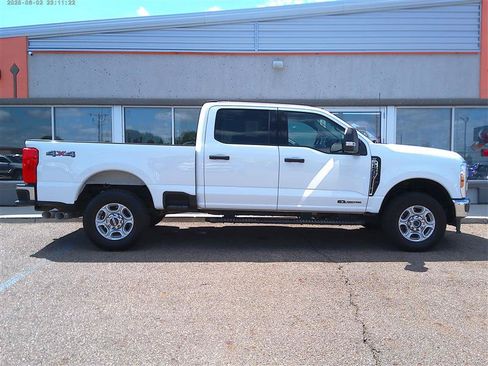Used 2025 Ford F250 XLT AWD/4WD image 5
