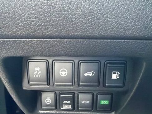 Used 2019 Nissan Rogue SV w/ Premium Package AWD/4WD image 14