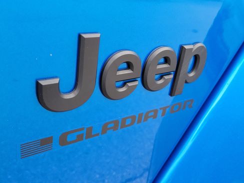 Used 2024 Jeep Gladiator Sport image 7