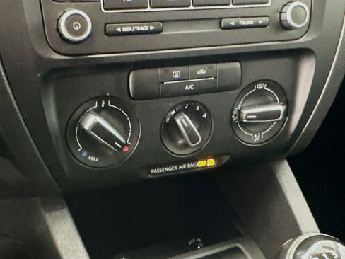 Used 2013 Volkswagen Jetta SE image 22