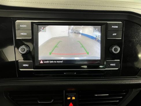 Used 2024 Volkswagen Jetta SE FWD image 29
