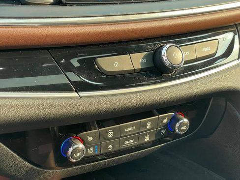 Used 2020 Buick Enclave Avenir w/ Avenir Technology Package AWD/4WD image 21
