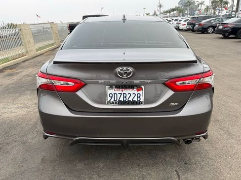 Used 2019 Toyota Camry SE image 5