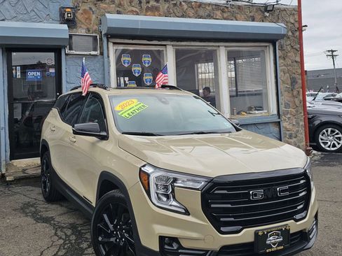 Used 2023 GMC Terrain SLT w/ Elevation Edition image 2