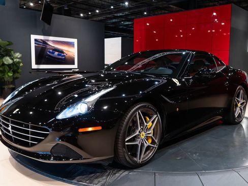 Certified 2017 Ferrari California T RWD image 51