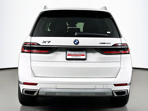 Used 2023 BMW X7 xDrive40i image 3
