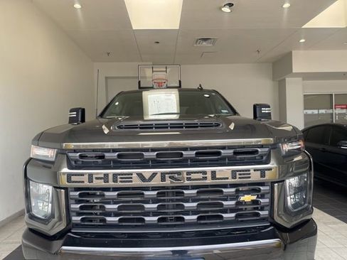 Used 2022 Chevrolet Silverado 2500 Custom w/ Custom Value Package image 4