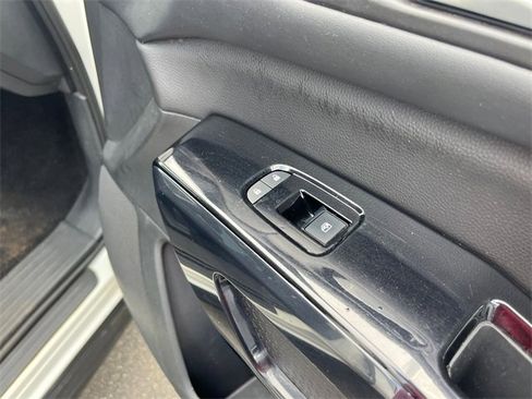 Used 2022 Nissan Pathfinder SV image 31