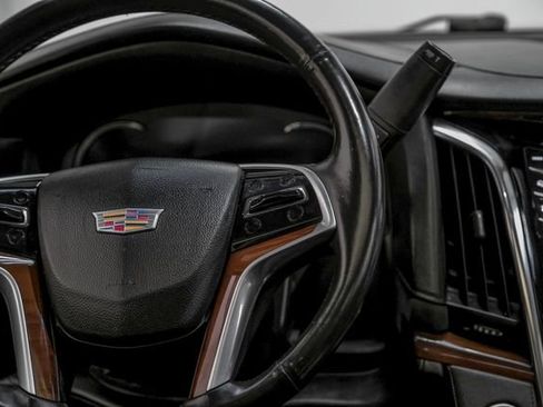 Used 2018 Cadillac Escalade Luxury image 17