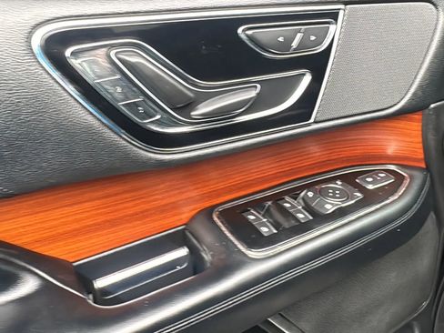 Used 2019 Lincoln Navigator Select RWD image 24