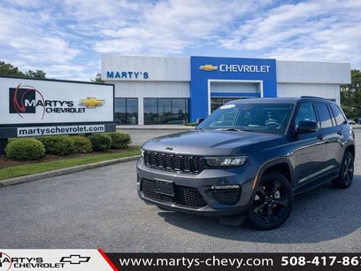 Used 2025 Jeep Grand Cherokee Limited w/ Black Appearance Package