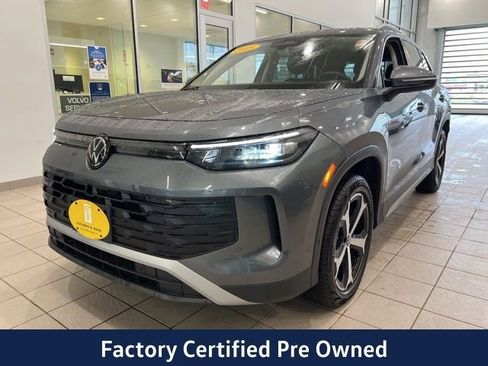 Certified 2025 Volkswagen Tiguan SE AWD/4WD image 4