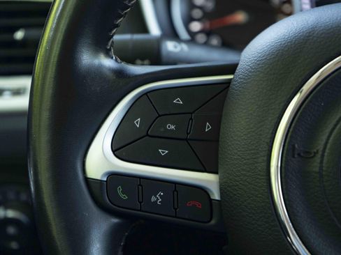 Used 2020 Jeep Compass Latitude FWD image 20