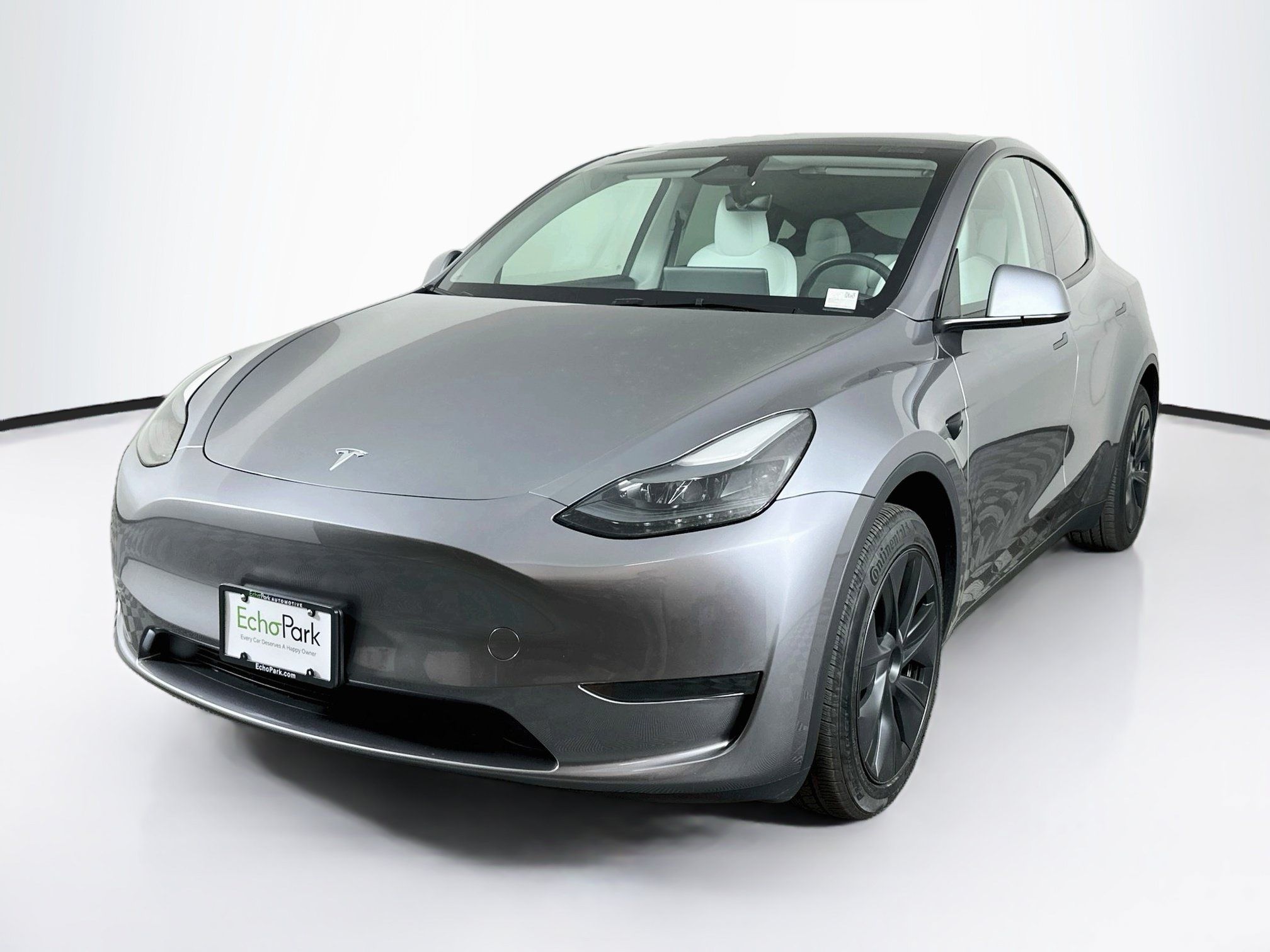 Used 2025 Tesla Model Y Long Range RWD image 3