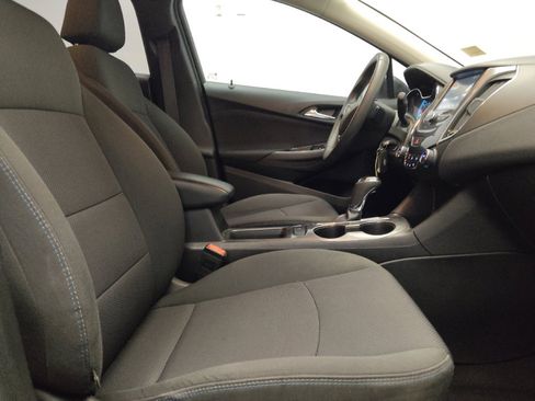 Used 2017 Chevrolet Cruze LT FWD image 21