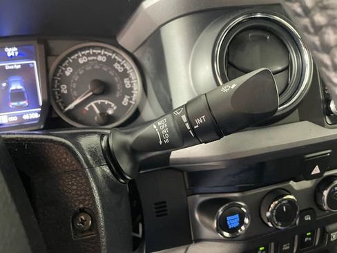 Used 2022 Toyota Tacoma TRD Off-Road w/ Technology Package AWD/4WD image 16