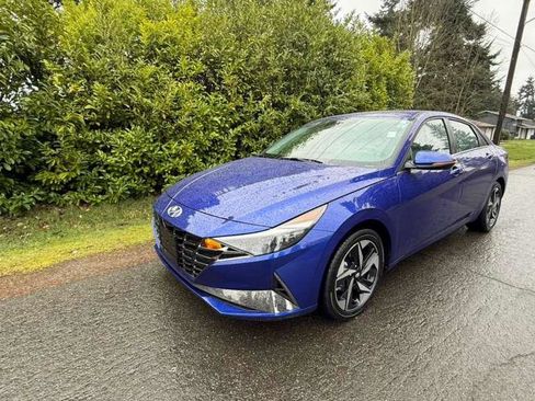 Used 2023 Hyundai Elantra Limited w/ Cargo Package FWD image 4