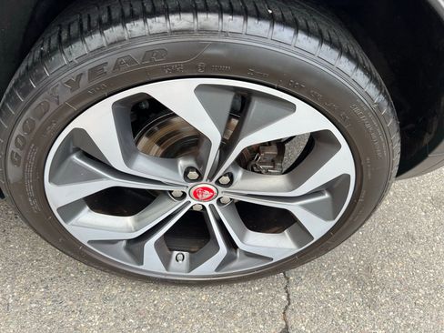 Used 2020 Jaguar E-PACE SE image 32