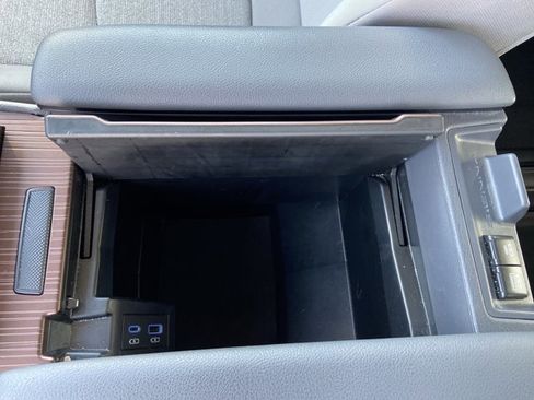 Used 2024 Toyota Sienna LE image 40