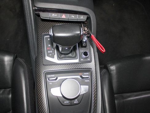 Used 2017 Audi R8 V10 w/ Carbon Exterior Package image 13