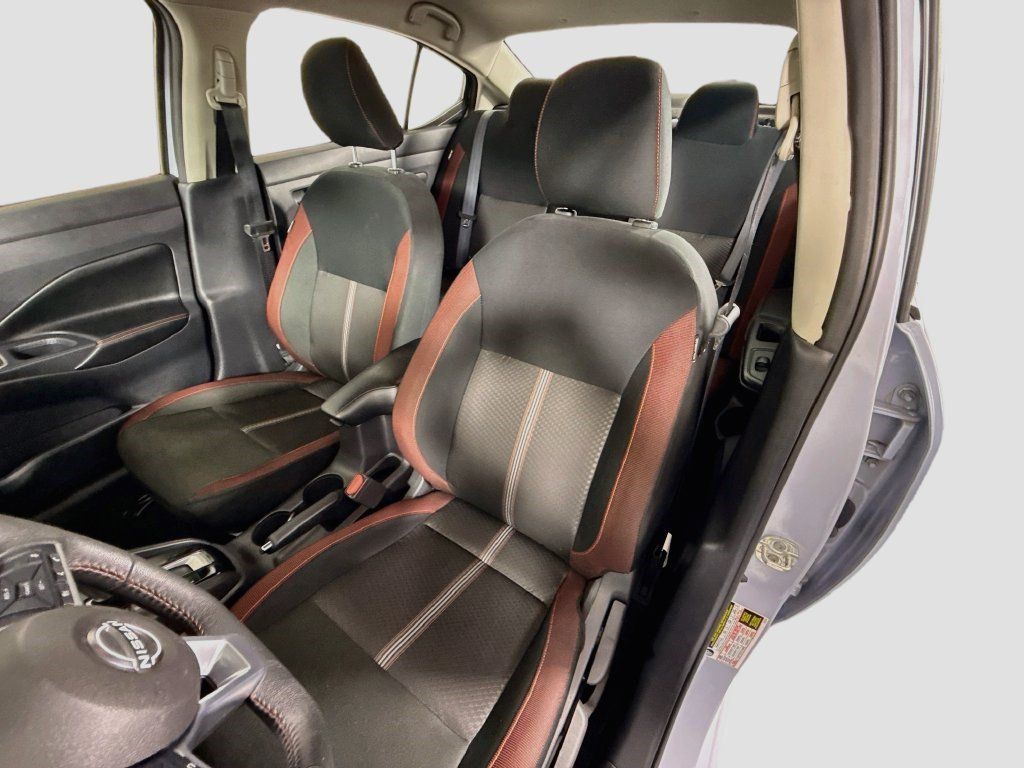 Used 2025 Nissan Versa SR FWD image 21
