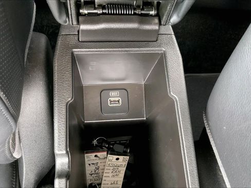 Used 2017 Jeep Renegade Limited image 32