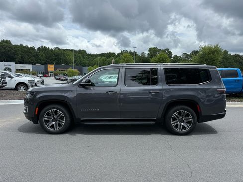 Used 2023 Jeep Wagoneer L Series II AWD/4WD image 2