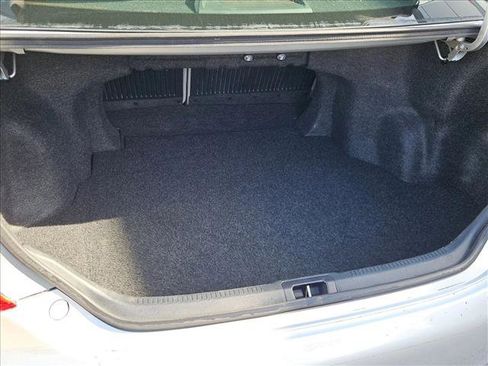 Used 2014 Toyota Camry LE image 6