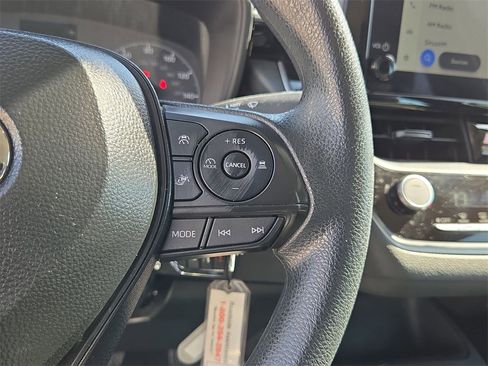 Used 2025 Toyota Corolla LE image 16