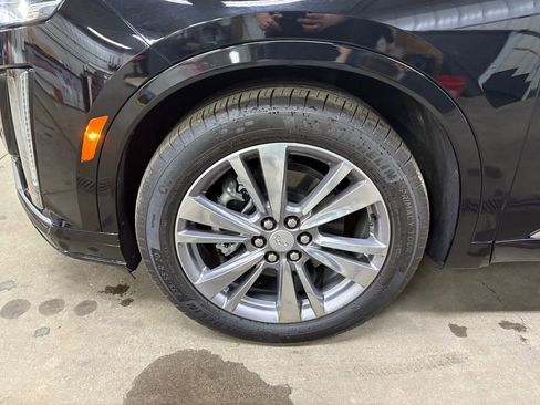 Used 2025 Cadillac XT6 Premium Luxury AWD/4WD image 23