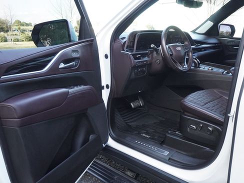 Used 2023 Cadillac Escalade V AWD/4WD image 11