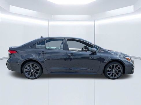 Used 2025 Toyota Corolla SE FWD image 3