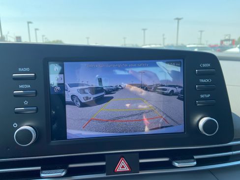 Certified 2025 Hyundai Elantra SE FWD image 10