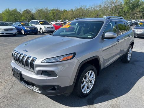Used 2015 Jeep Cherokee Latitude FWD image 2