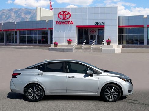 Used 2025 Nissan Versa SV FWD image 3