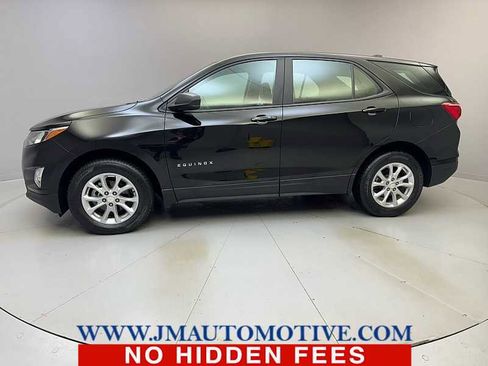 Used 2021 Chevrolet Equinox LS image 2