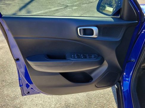 Used 2025 Hyundai Venue SE image 10