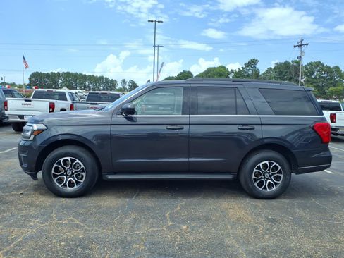Used 2024 Ford Expedition XLT AWD/4WD image 1