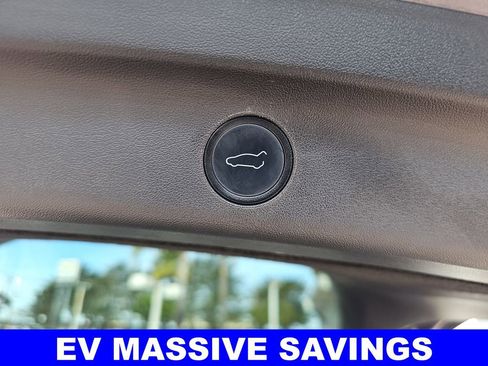 Used 2022 Tesla Model Y Long Range image 14