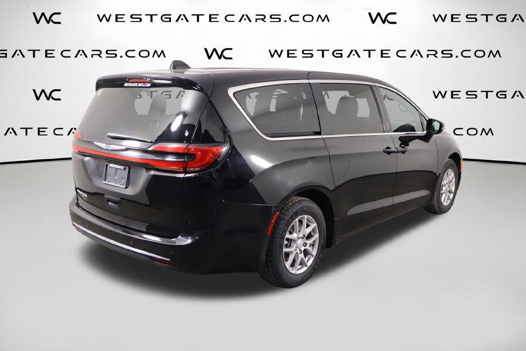Used 2025 Chrysler Pacifica Select FWD image 49